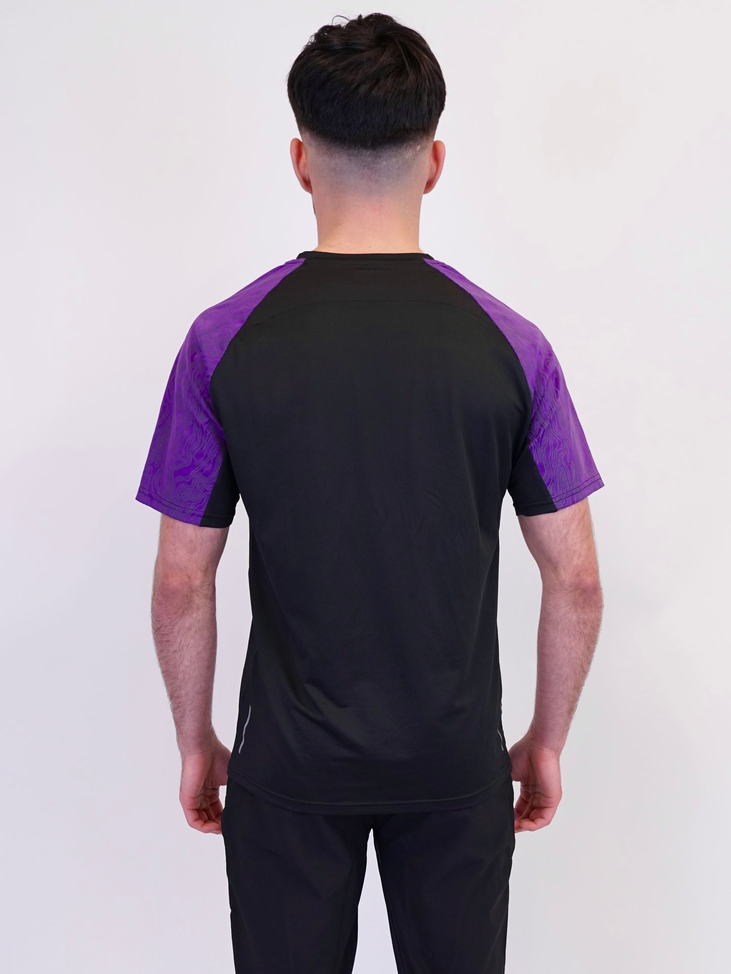 Aura T-shirt - Black / Purple
