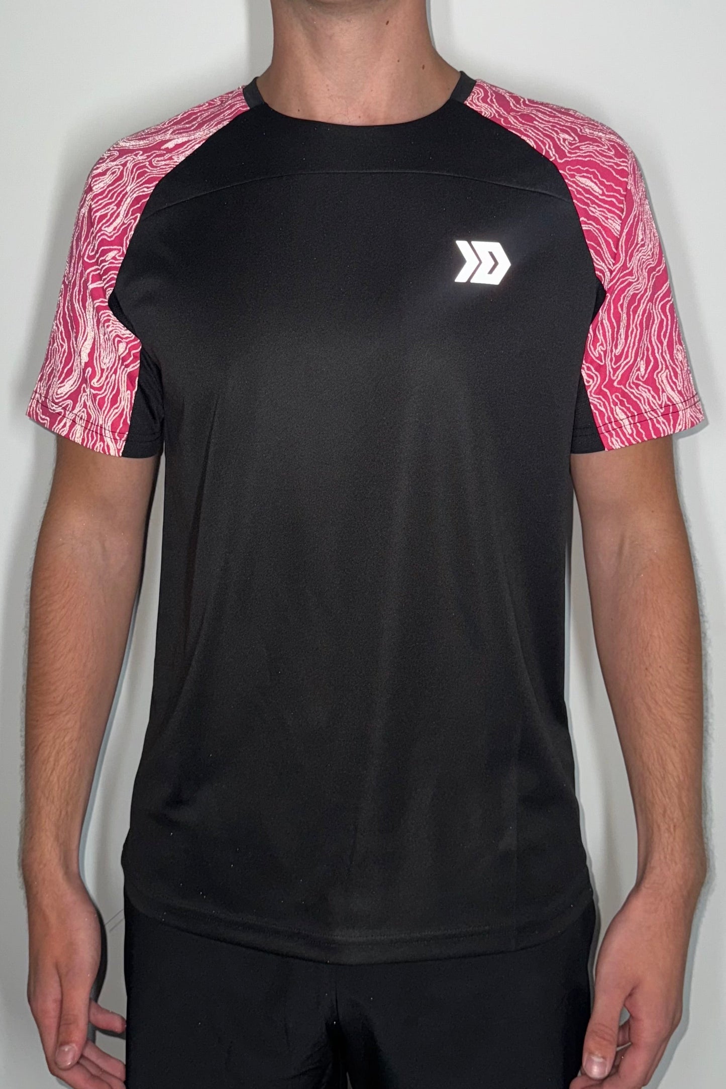 Vorley T-shirt - Black/Pink