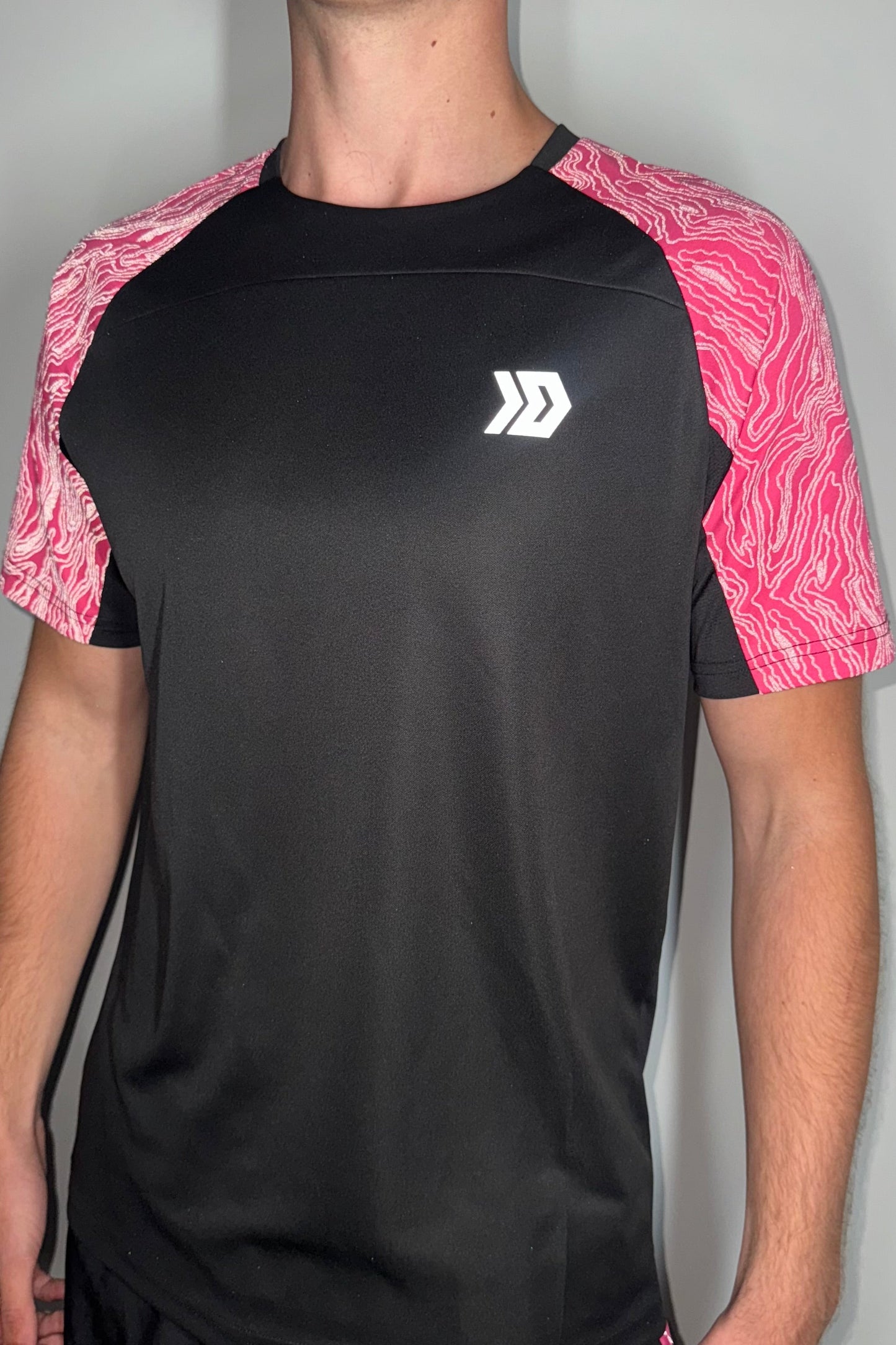 Vorley T-shirt - Black/Pink